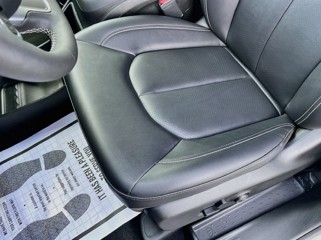 Used 2026 Chrysler Pacifica Select FWD image 18