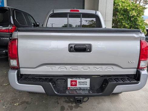 Used 2017 Toyota Tacoma TRD Sport w/ Tow Package AWD/4WD image 4