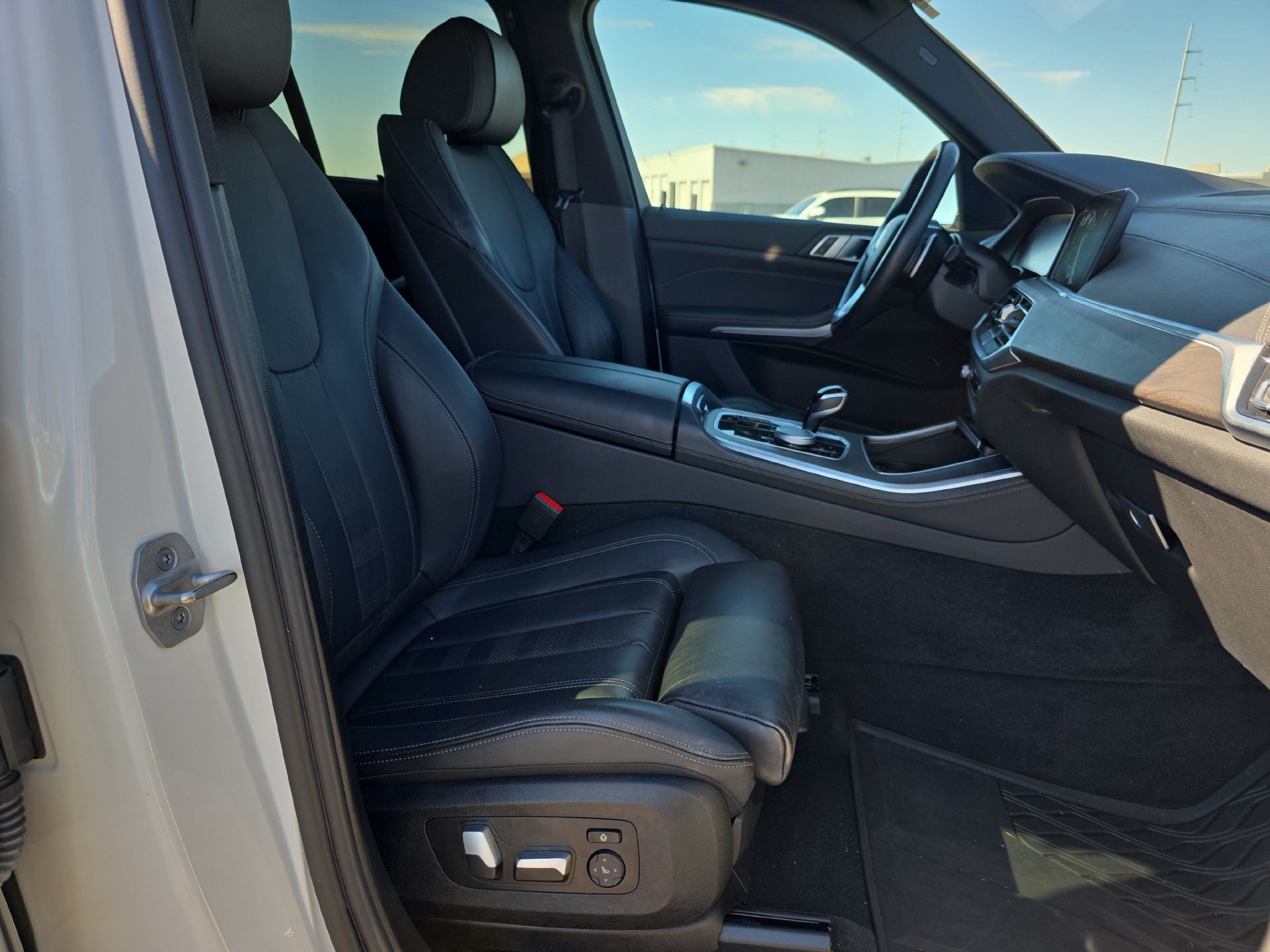 Used 2022 BMW X5 sDrive40i w/ Premium Package RWD image 16