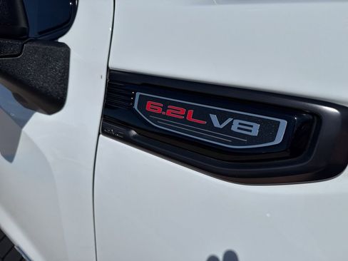 Used 2023 GMC Sierra 1500 AT4X image 5