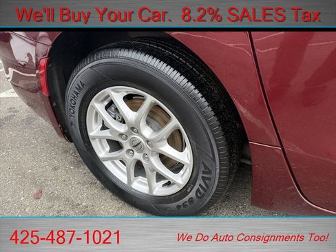 Used 2023 Chrysler Voyager LX image 9