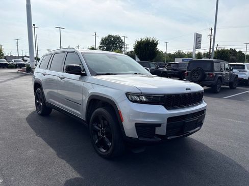 Used 2024 Jeep Grand Cherokee L Altitude AWD/4WD image 7