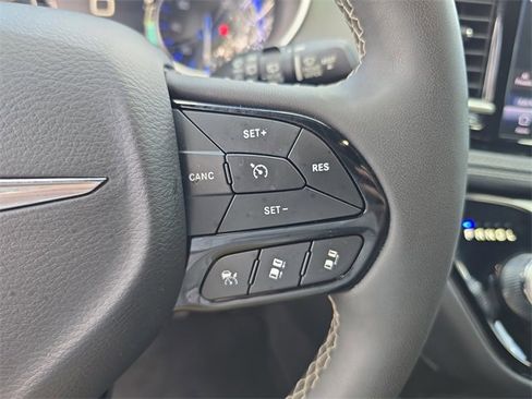 Certified 2024 Chrysler Pacifica Touring image 24