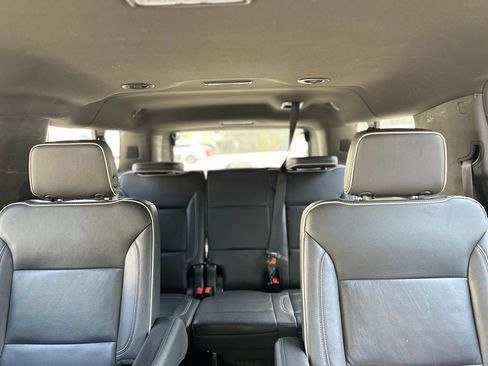 Used 2023 Chevrolet Suburban Premier image 10