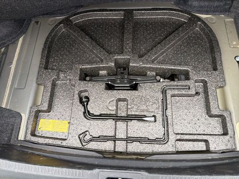 Used 2012 Toyota Camry XLE w/ Leather Pkg image 8