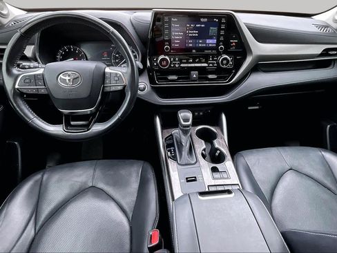 Used 2020 Toyota Highlander Limited FWD image 15