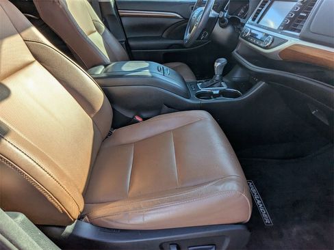 Used 2018 Toyota Highlander Limited Platinum image 19