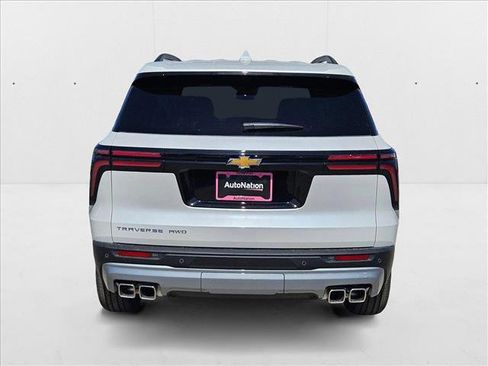 New 2025 Chevrolet Traverse LT w/ Enhanced Driving Package image 8