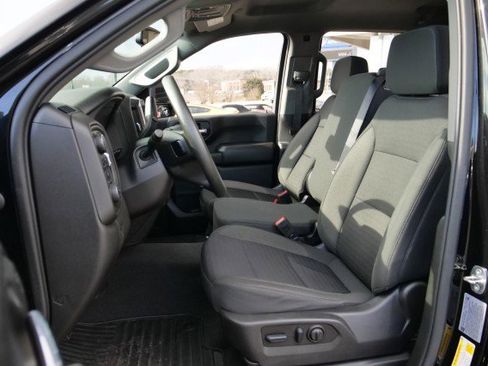 Used 2023 Chevrolet Silverado 2500 Custom w/ Custom Value Package image 3