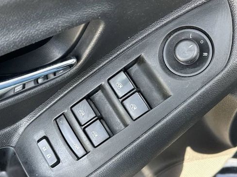 Used 2020 Chevrolet Trax LT w/ LT Convenience Package image 24