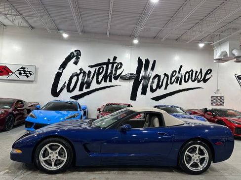 Used 2004 Chevrolet Corvette Convertible w/ Preferred Equipment Group RWD image 2