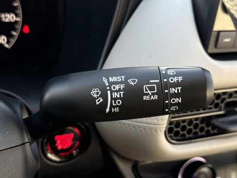 Used 2024 Honda HR-V LX image 10