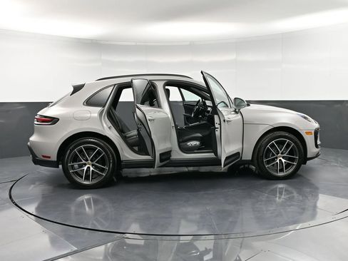Certified 2025 Porsche Macan image 36