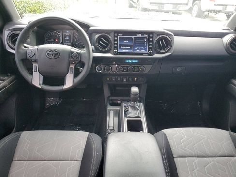 Used 2022 Toyota Tacoma TRD Off-Road w/ Technology Package AWD/4WD image 3