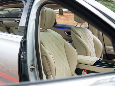 Used 2023 Mercedes-Benz S 580 4MATIC Sedan w/ Warmth & Comfort Package image 37