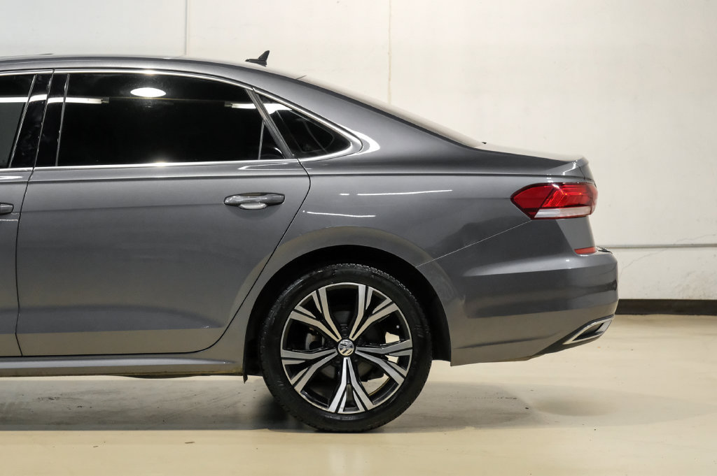 Used 2022 Volkswagen Passat 2.0T SE FWD image 17