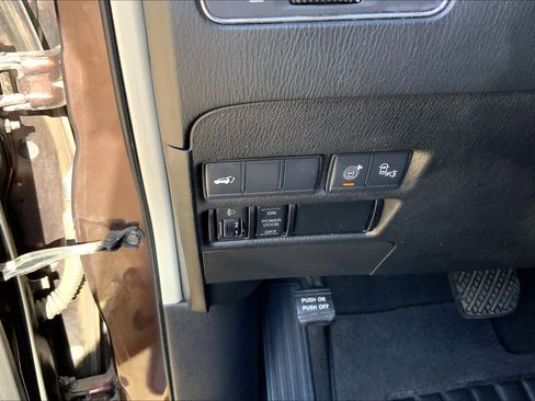 Used 2017 Nissan Armada Platinum image 32