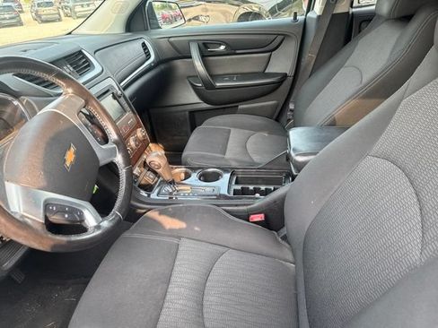 Used 2017 Chevrolet Traverse LT FWD image 18