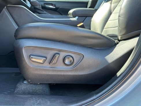 Used 2023 Toyota Highlander XLE image 14