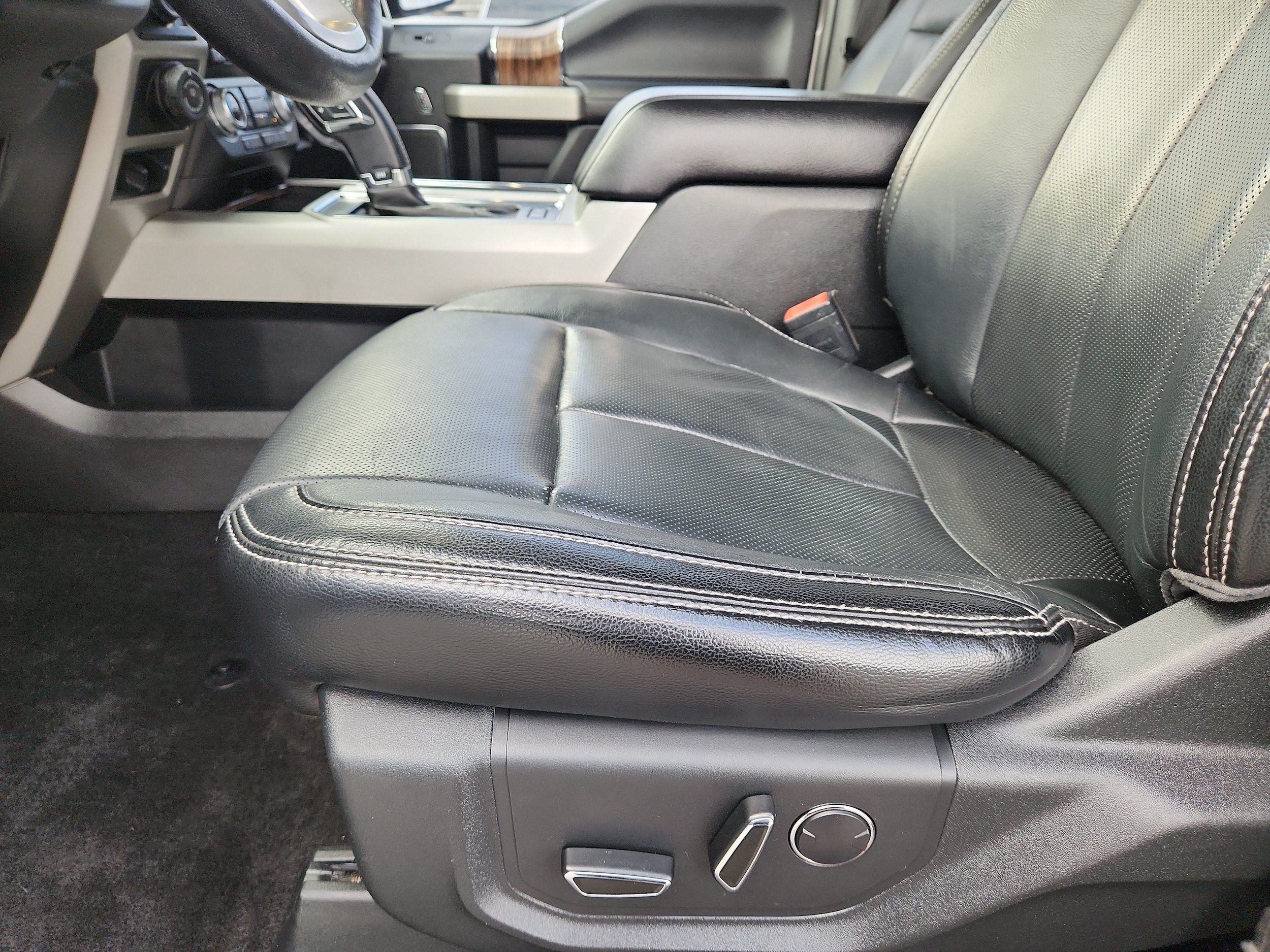Used 2018 Ford F150 Lariat w/ Equipment Group 502A Luxury AWD/4WD image 10