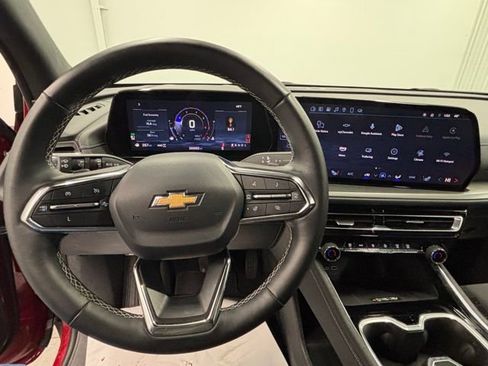 Used 2025 Chevrolet Traverse LT image 18