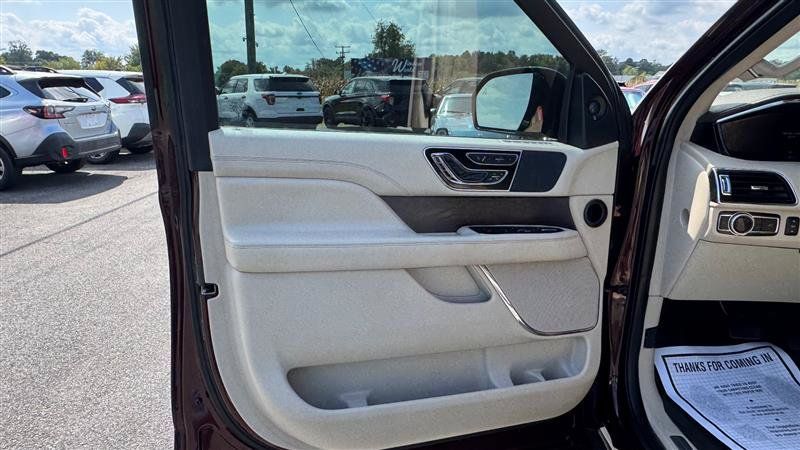 Used 2018 Lincoln Navigator Reserve w/ Technology Package AWD/4WD image 30