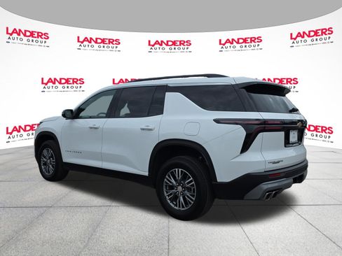 Used 2026 Chevrolet Traverse LT FWD image 5