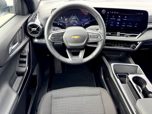 Used 2025 Chevrolet Equinox LT w/ Safety and Technology Package image 21