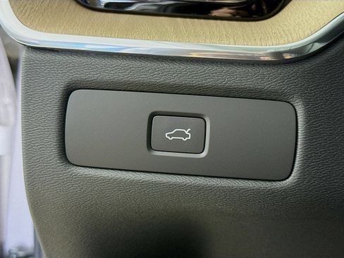 Certified 2026 Volvo XC60 B5 Plus w/ Climate Package PRO AWD/4WD image 10