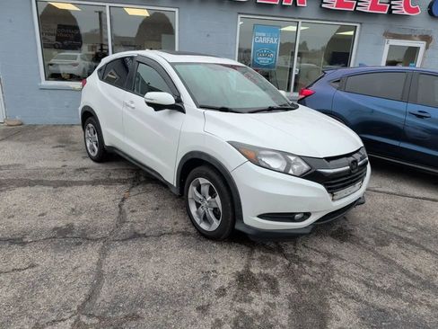 Used 2017 Honda HR-V EX image 4