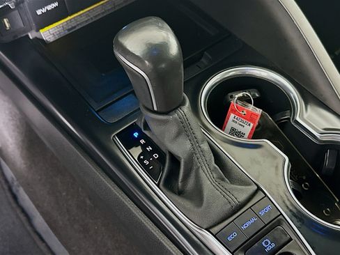 Used 2020 Toyota Camry XSE FWD image 21