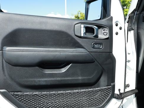 Used 2023 Jeep Wrangler Unlimited Sahara AWD/4WD image 20