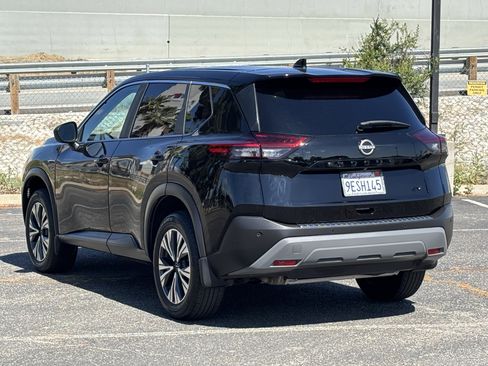 Used 2023 Nissan Rogue SV image 5