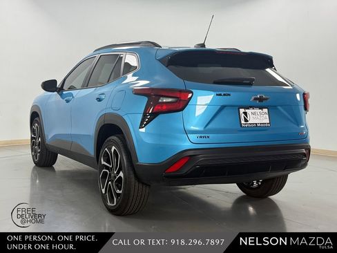 Used 2025 Chevrolet Trax RS w/ Driver Confidence Package FWD image 8