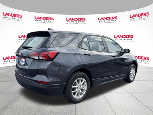 Used 2022 Chevrolet Equinox LS FWD image 3