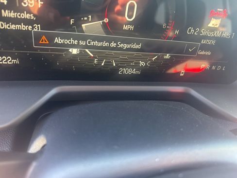 Used 2025 GMC Acadia Elevation image 13