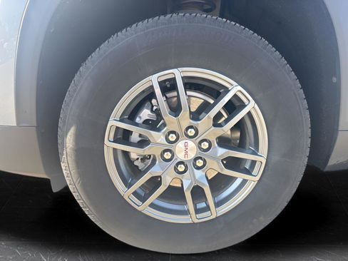 Used 2025 GMC Acadia Elevation image 13