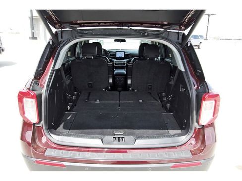 Used 2022 Ford Explorer XLT w/ Equipment Group 202A image 30