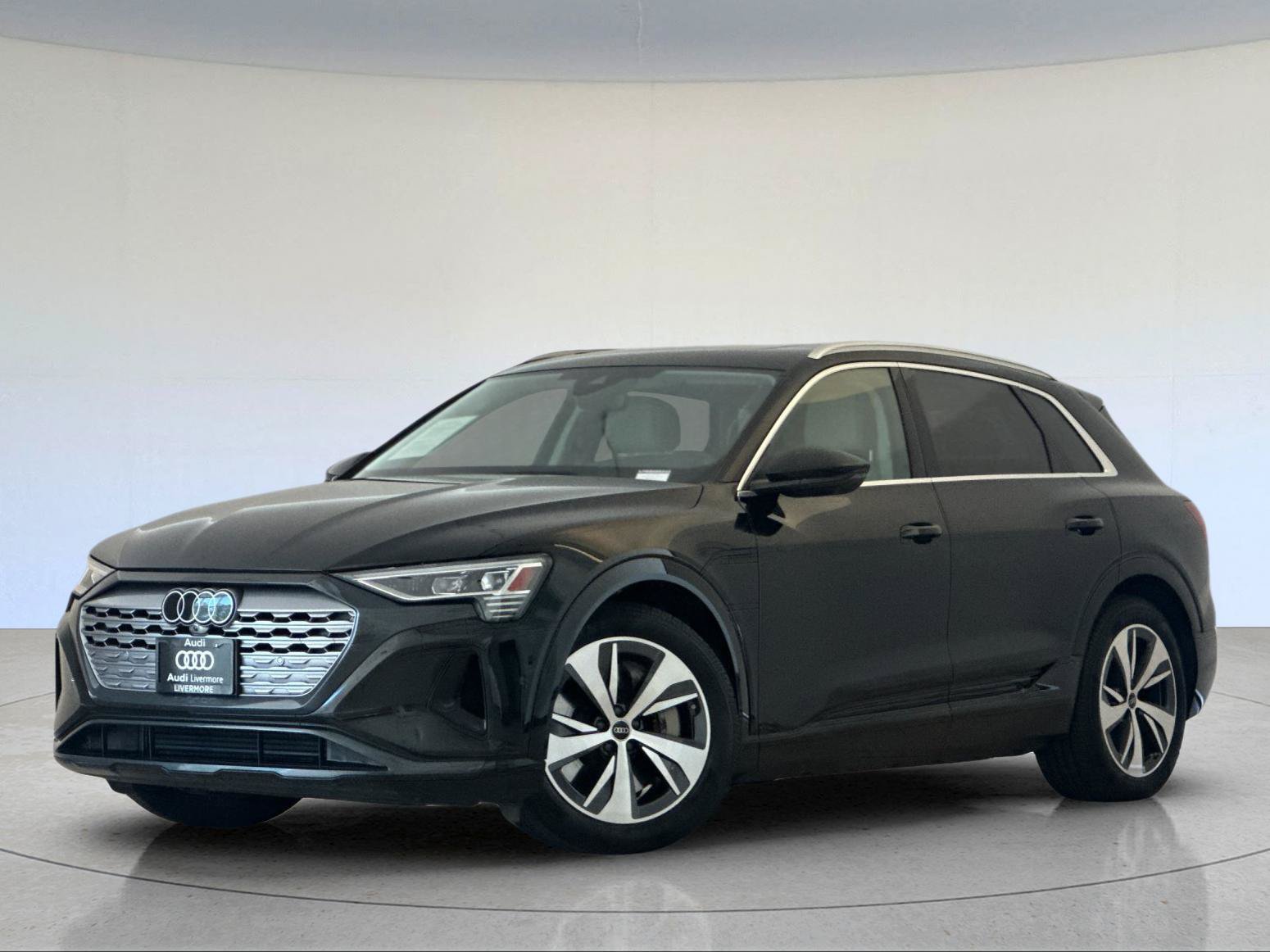 Used 2024 Audi Q8 e-tron Premium Plus w/ Premium Plus Package AWD/4WD image 2