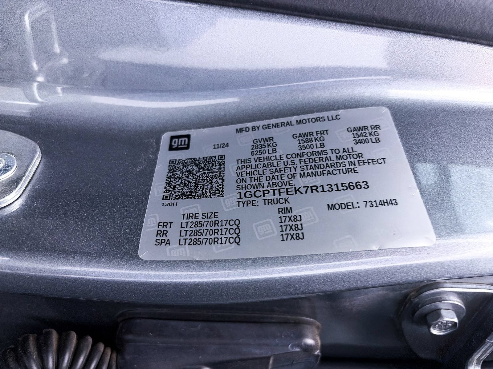 Used 2024 Chevrolet Colorado ZR2 w/ Technology Package AWD/4WD image 42
