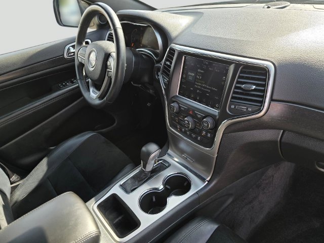 Used 2018 Jeep Grand Cherokee Altitude AWD/4WD image 10