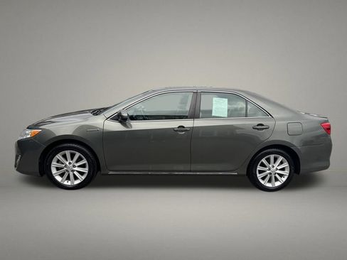 Used 2013 Toyota Camry XLE w/ Leather Pkg FWD image 2