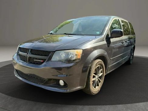 Used 2014 Dodge Grand Caravan SXT w/ UConnect Hands-Free Group FWD image 1