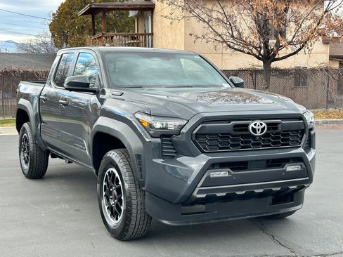 Used 2024 Toyota Tacoma TRD Off-Road image 7
