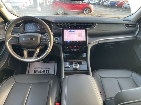 Used 2024 Jeep Grand Cherokee Limited w/ Black Appearance Package image 14