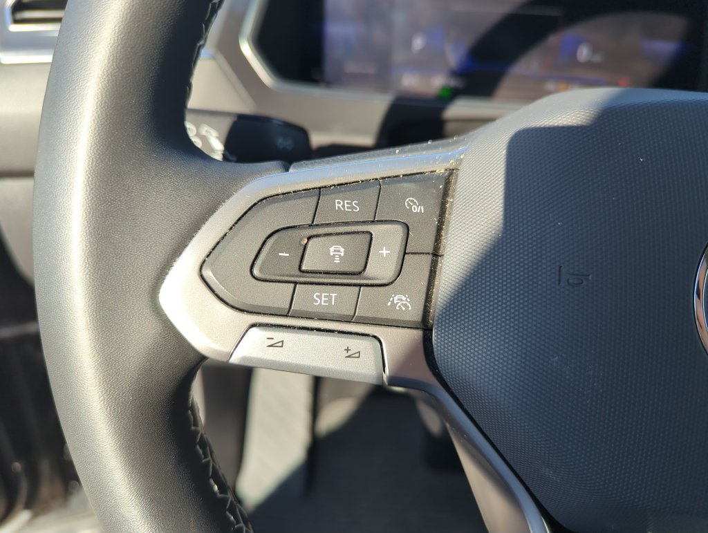 Used 2023 Volkswagen Tiguan SE w/ Panoramic Sunroof Package FWD image 20