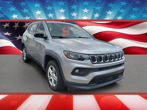 Used 2024 Jeep Compass Latitude AWD/4WD image 1