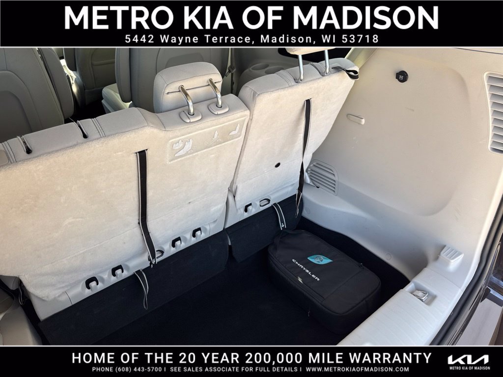 Used 2018 Chrysler Pacifica Touring Plus FWD image 39