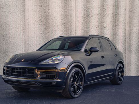 Used 2019 Porsche Cayenne Turbo AWD/4WD image 1