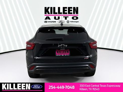 Used 2025 Chevrolet Trax RS w/ Sunroof Package FWD image 8